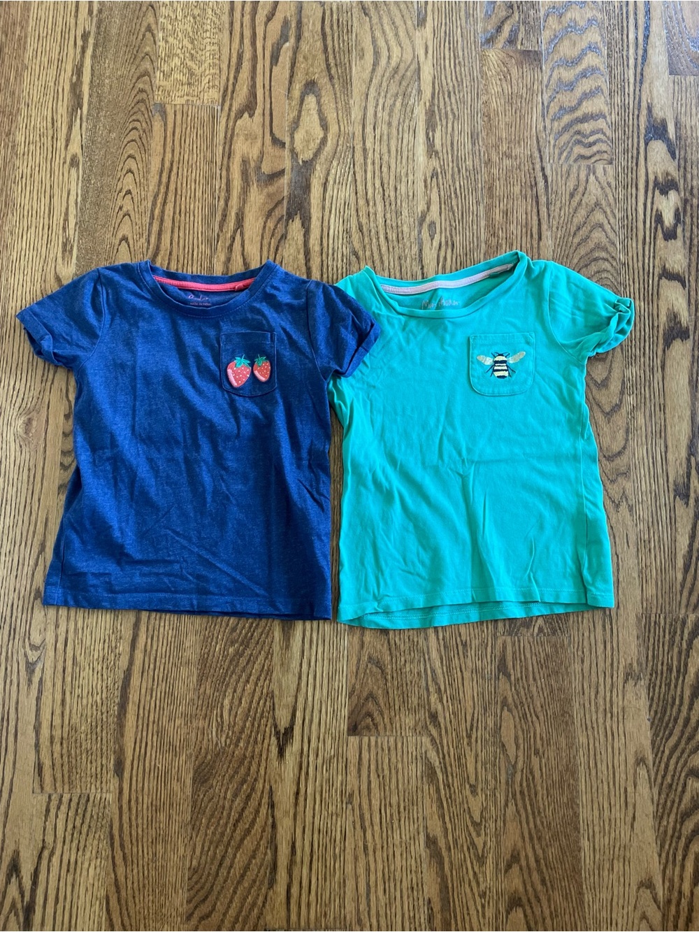 Boden bundle short sleeve tees - navy strawberry & green bee, size 5-6 years